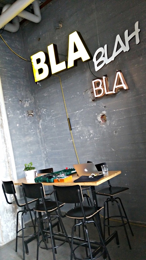 Bla bla bla - Onder de Leindingstraat, Eindhoven, Stripj-S - Kocsmaturista