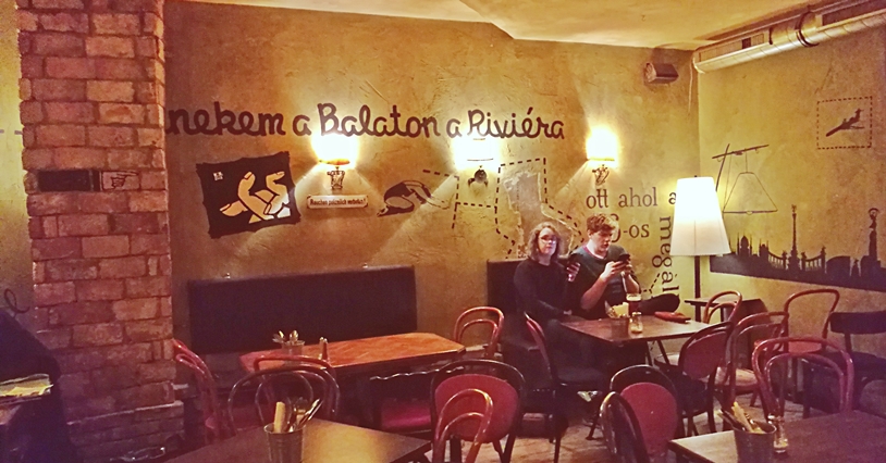 Labor Berlin megnyító - az otthont adó Szimpla Kaffehaus Budapest - Kocsmaturista