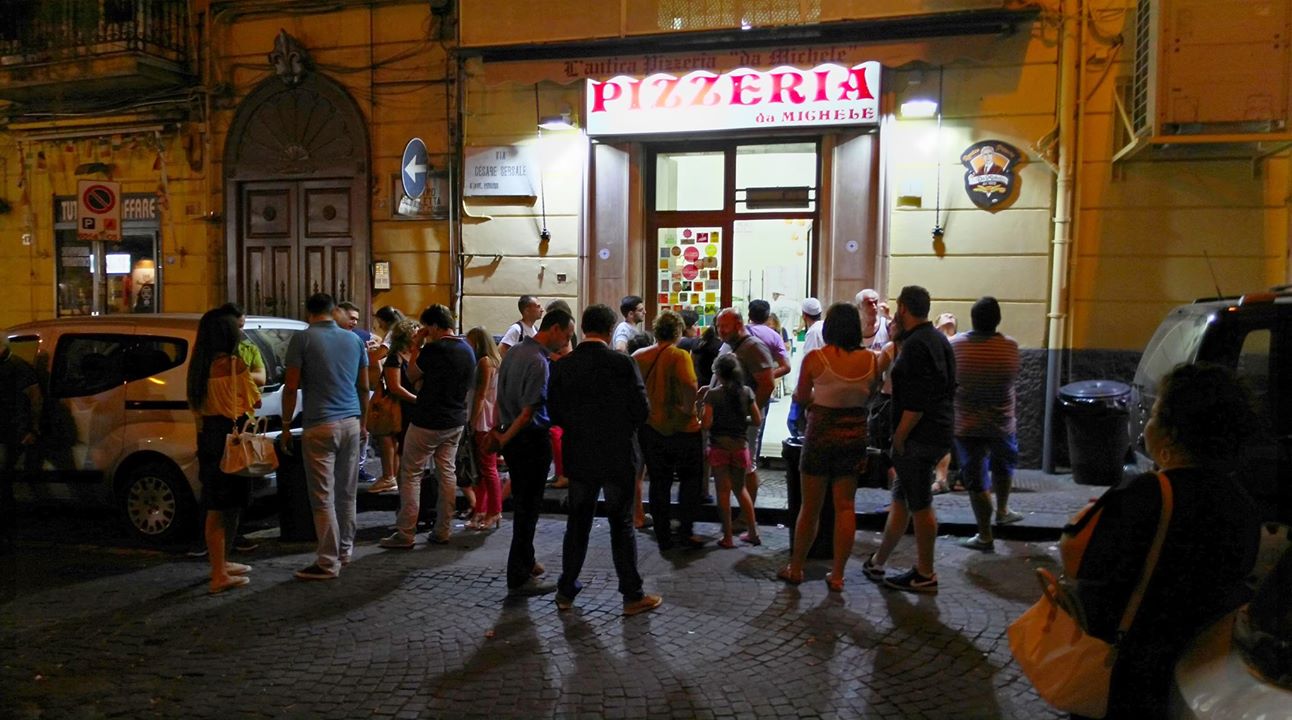 L'antica pizzeria da Michele bejárata - Kocsmaturista