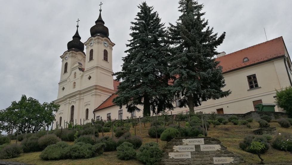 A Tihanyi Bencés Apátság - Kocsmaturista