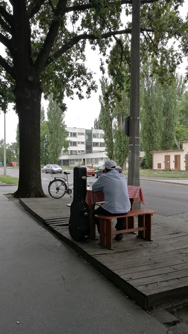 Cegléd kocsmái - Robi falatozó, egy vendég - Kocsmaturista