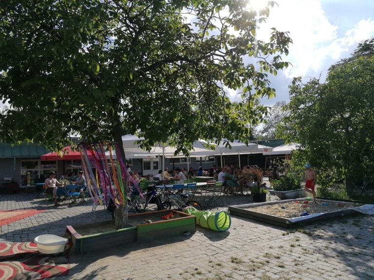 Himmel und Wasser, Donauinsel (Dunasziget) - Bécsi kocsmák - Van Nálatok Terasz - Kocsmaturista 03