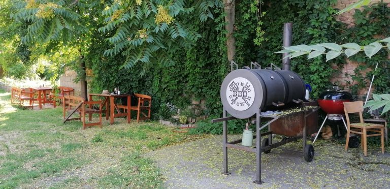 Mag Kert BBQ - Budapesti teraszos, kertes, kiülős kocsmái - Van Nálatok Terasz - Kocsmaturista 015