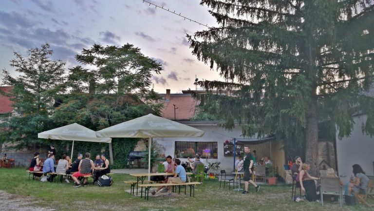 Mag Kert BBQ - Budapesti teraszos, kertes, kiülős kocsmái - Van Nálatok Terasz - Kocsmaturista 17